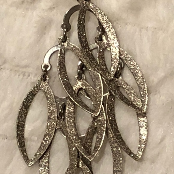 New silver earrings - Picture 3 of 3